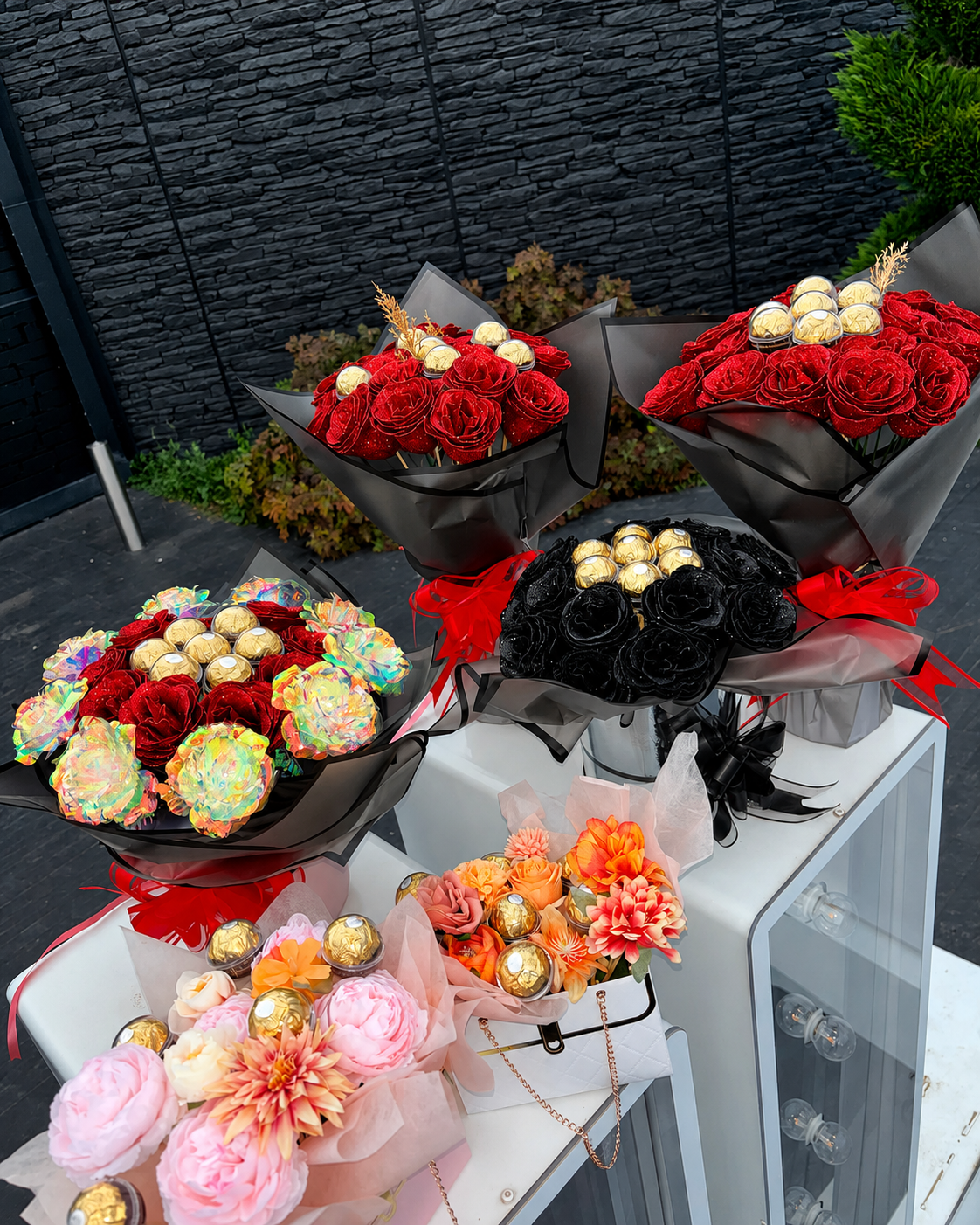 Bouquets de roses éternelles garnis de chocolat